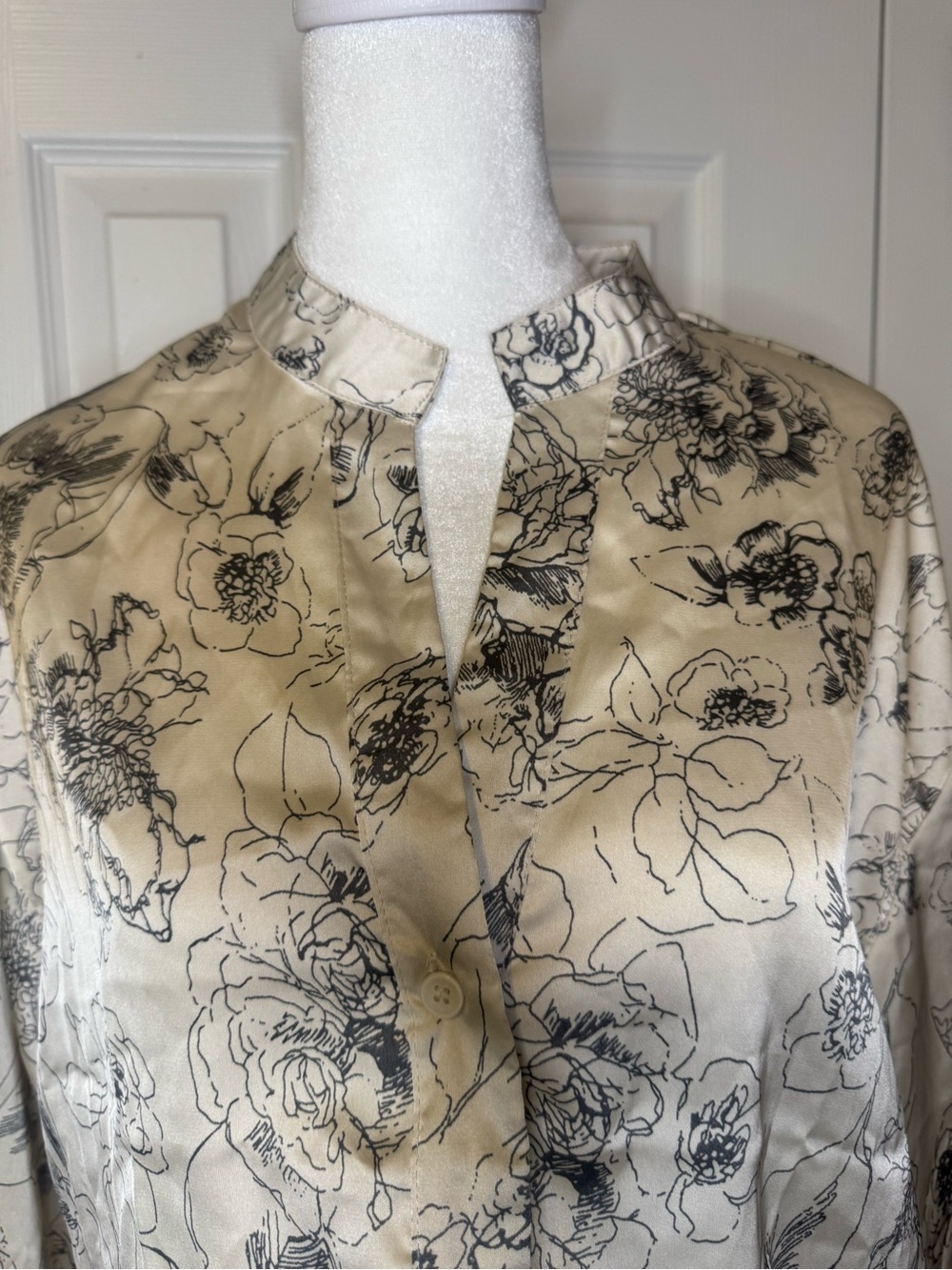 Jon & Anna Satin Floral Print Crop Blouse Size Medium Tie Front Button Down - Picture 3 of 9